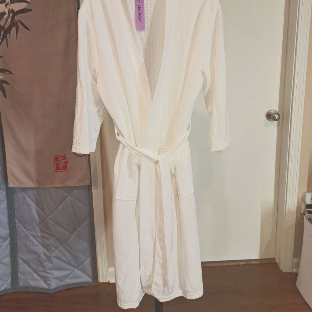 Cheibear White Robe NWT Size S.
